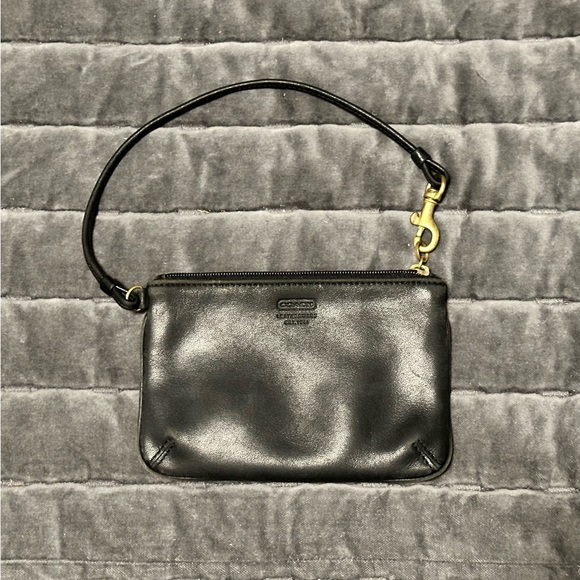 Vintage Coach Y2K Black Leather Wristlet with Gold Accent - Picture 1 of 8